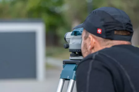 Geraetehaus Fundamente erstellen mit einem Erdlochausheber