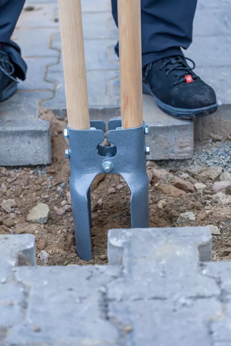 Holzhaus Fundamente erstellen mit einem Erdlochausheber