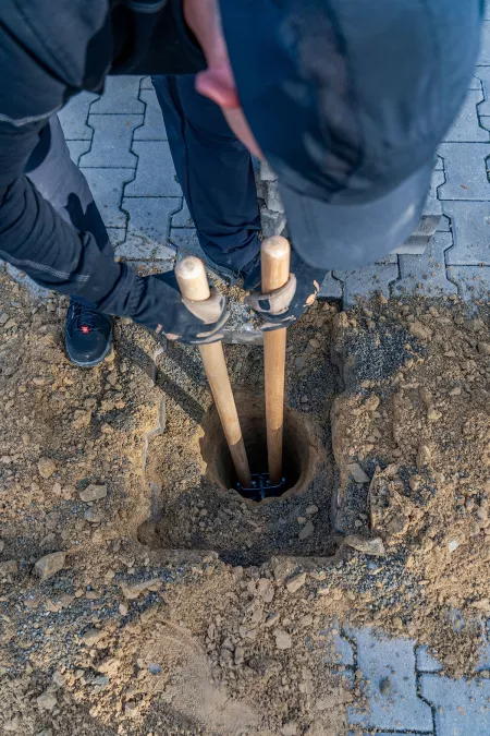 Geraetehaus Fundamente erstellen mit einem Erdlochausheber