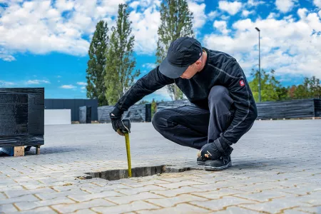 Gartenhaus Garagen Fundamente erstellen mit einem Minibagger und Erdbohrer