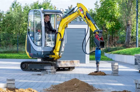 Gartenhaus Garagen Fundamente erstellen mit einem Minibagger und Erdbohrer