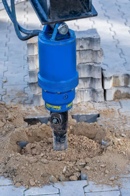 Gartenhaus Garagen Fundamente erstellen mit einem Minibagger und Erdbohrer